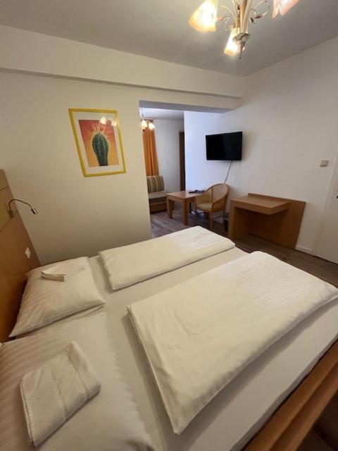City Hotel Post 14 Braunau am Inn Exterior photo
